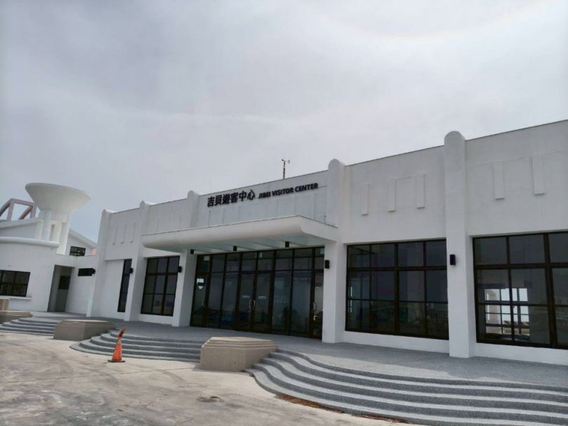 澎管處「115年度吉貝遊客中心賣店出租案」公告出租! 本案於115年1月27日至115年2月10日公告出租,歡迎有意參與本出租案者,可參閱澎管處行政資訊網站(https://admin.taiwan.net.tw/penghu-nsa/)公告內容,並向澎管處洽領招商文件,依期限提出申請,詳情請電洽(06)9933085轉23北海管理站高先生。