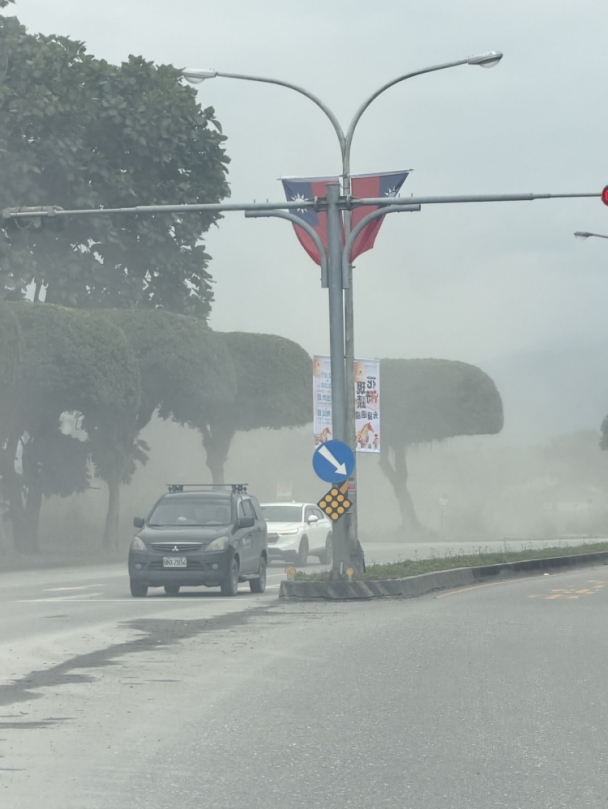 鳳林鎮公所:台九線鳳林段揚塵、淤泥已快變成「公路殺人場」|懇請水利署、公路局正視!