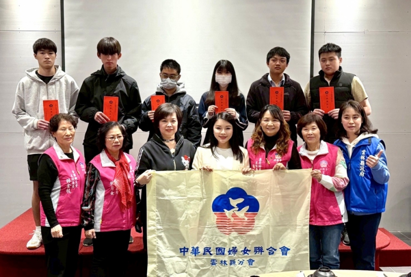 婦聯會雲林縣分會頒發就學補助學金 分會主委張嘉郡鼓勵家境清寒或特殊境遇優秀學子勤奮向學!