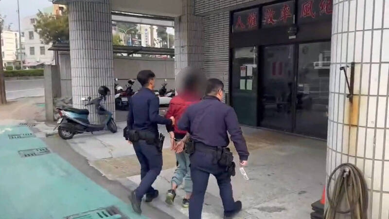 高雄銀樓搶案2男佯裝顧客搶走價值97萬金條被逮
