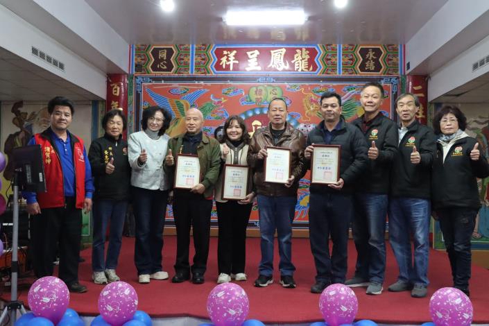 善心傳愛 大湖鄉「歲末送暖—幸福迎新年」活動 副縣長邱俐俐 傳遞新春溫暖