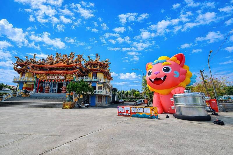 高雄內門初二呷辦桌迎賓氣偶《總鋪獅》成打卡地標