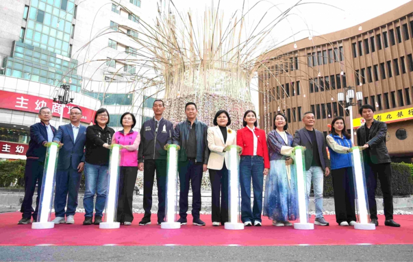 雲林北港燈會「潮光潮」盛大啟燈 雙主場點亮北港夜空！