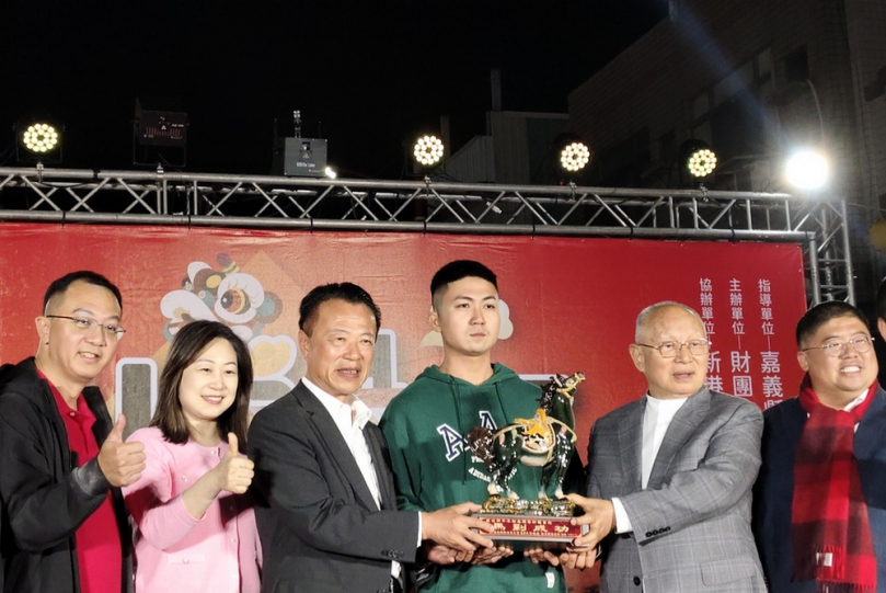 新港奉天宮新春開廟門搶頭香 縣長翁章梁感謝媽祖保佑成功轉型