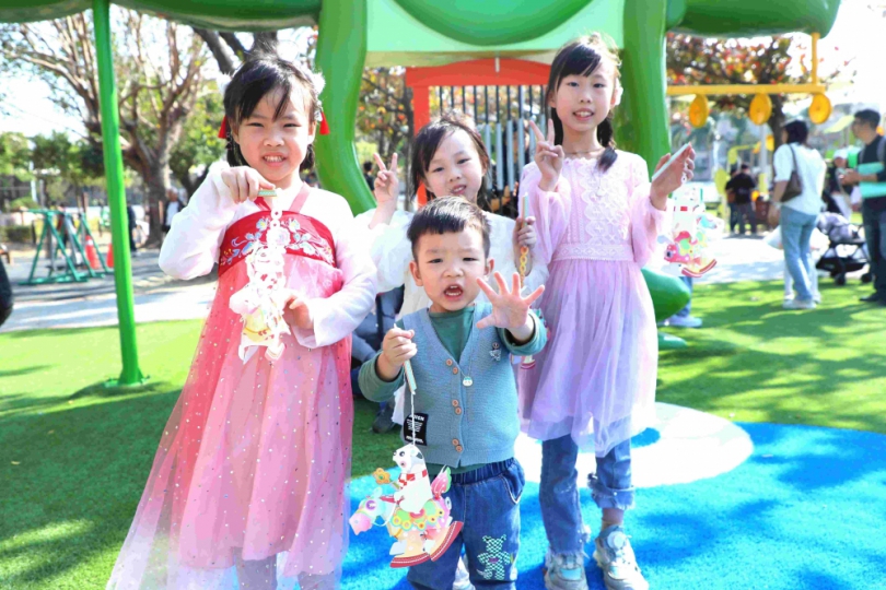 馬上有錢花! 嘉義市馬年小提燈「馬上熊賀」亮相 2/24起文化公園限量發放