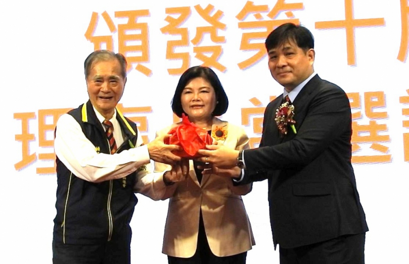 雲林斗六工業區廠協會第十屆理事長 由生產知名「飛燕煉乳」盛發興食品總經理黃政雄接任 縣長張麗善期許新任團隊開創新局！