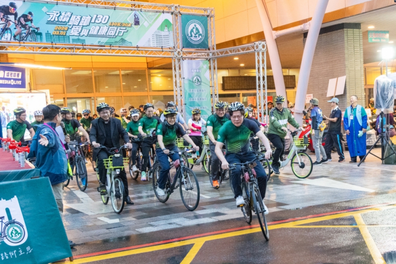﹁永續騎跡130，愛與健康同行﹂，彰基總院出發。（照片彰基提供）