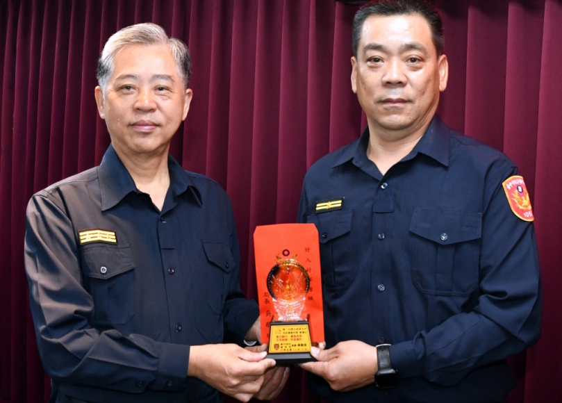 蔡清文奪尖刀救輕生女子    吳敬田會報公開表揚稱讚