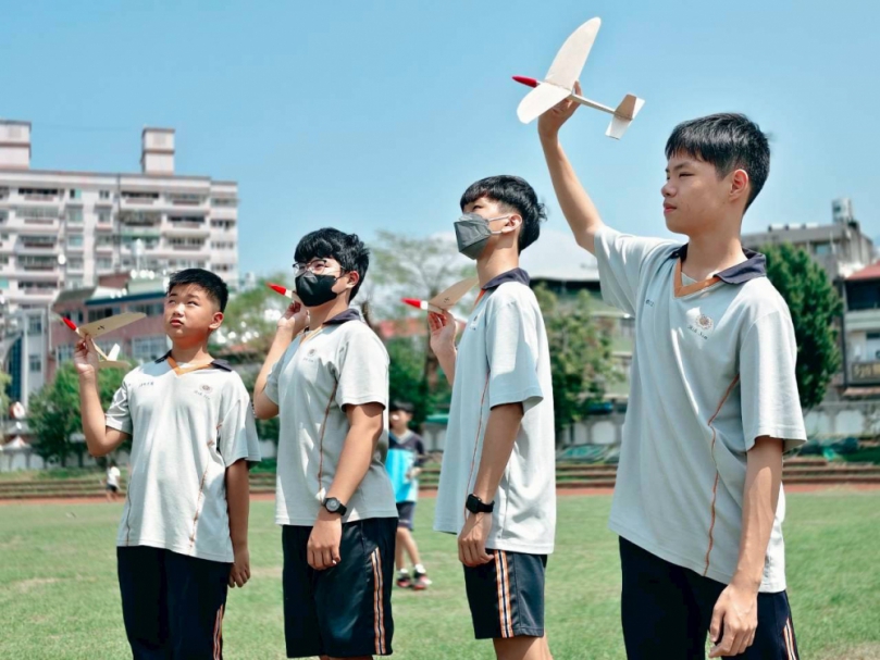 師生齊飛、教學相長 南投縣滑翔機飛行競賽於24日熱鬧登場