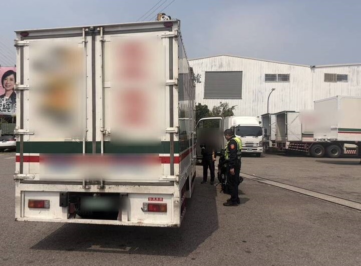 廿一歲女騎士遇大劫        慘死營業大貨車輪下