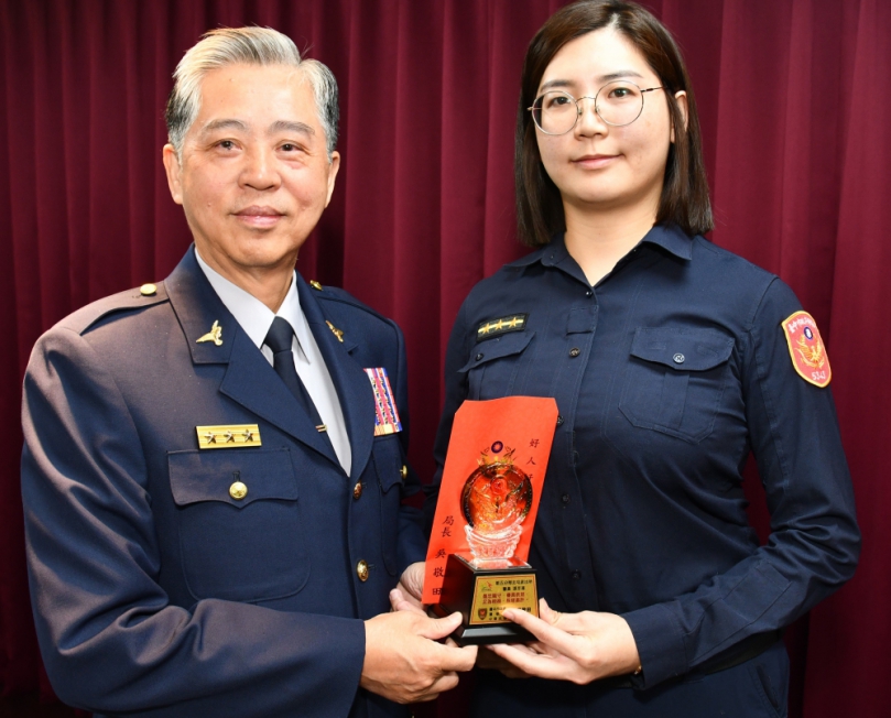 張芳瑀破門拯救輕生女子 局長吳敬田會報公開表揚