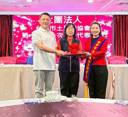 健康傳承 舞動台中!台中市土風舞協會理事長交接 卸任林霈涵議員交棒新任理事長林學冠