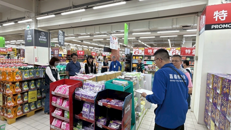 嘉檢檢察官連假突襲稽查賣場塑膠貨品庫存、零售狀況   未查獲庫存零售異常