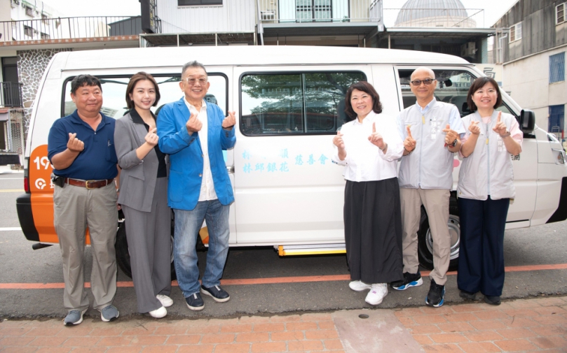 以愛傳家回饋社會〜嘉義市政顧問林文村捐贈長照交通車 公私協力打造高齡友善城市！