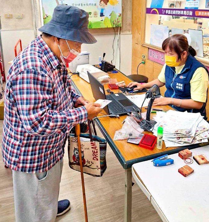 高齡換照新制影響高市13.7萬人