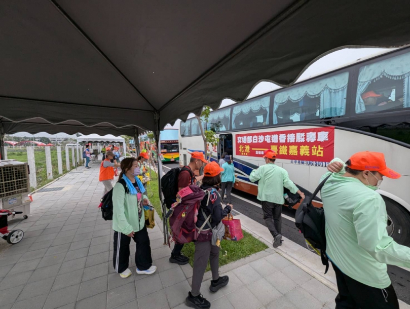 白沙屯媽祖抵北港 公路局嘉義區監理所兩路線疏運專車 香燈腳安心隨香平安回家
