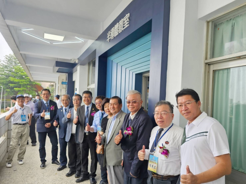 嘉義高中102週年校慶  全台高中第一間「半導體實驗室揭牌  表揚第十六屆傑出校友  展現人才培育實力
