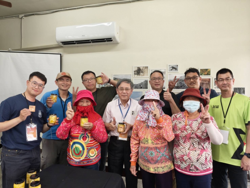 台泥綠能嘉義漁電案場8成養殖戶取得產銷履歷認證 首場漁電旅遊啟程