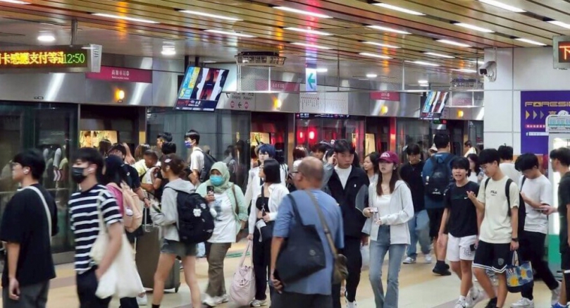 高雄捷運系統運量新高115年首季日均逾24萬人次