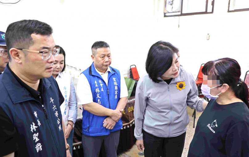 雲林縣長張麗善、斗六市長林聖爵等人慰問斗六民宅火警母子罹難家屬 感謝夜市慈愛會與社會各界善行捐款！