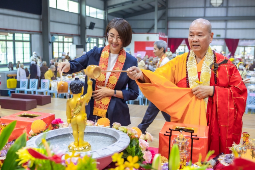 南投縣佛教會2570年聖誕浴佛祈福點燈大法會　許縣長為民祈福