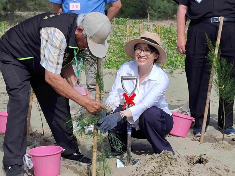 副總統蕭美琴視察好美海岸保安林　沙灘流失保安林縮減　居民自救開啟復育契機  見證公私協力十年護林成果