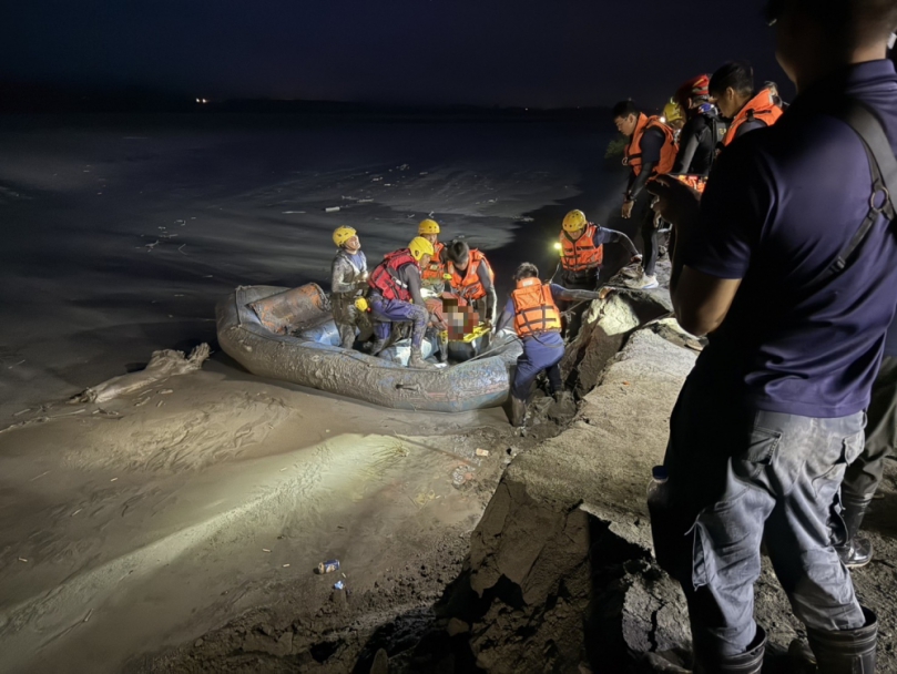 救援成功｜神兵踏泥、掌聲響起，馬太鞍溪夜未眠救出遭大洪水捲走60歲工地主任送醫！
