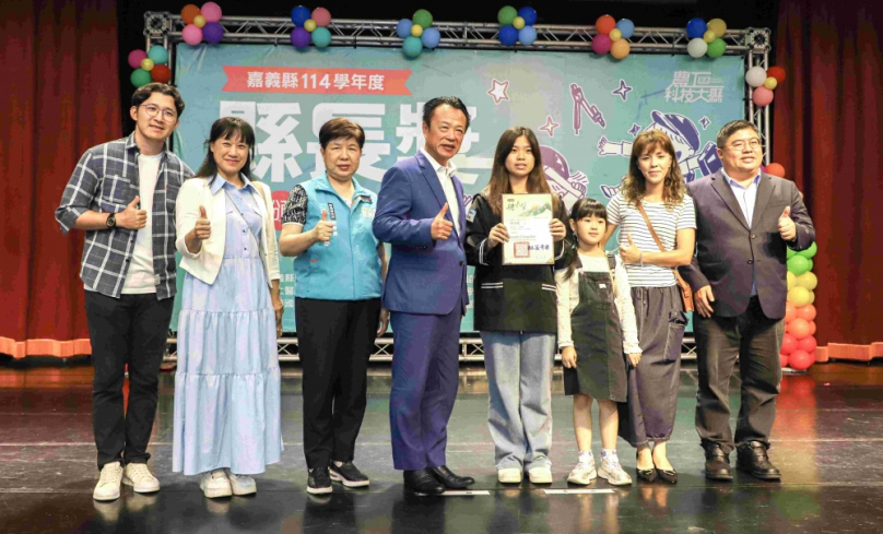 嘉義縣435名學生獲頒《縣長獎》 縣長翁章梁期勉優秀畢業生培養韌性、想像力與創造力 勇敢迎接未來挑戰!
