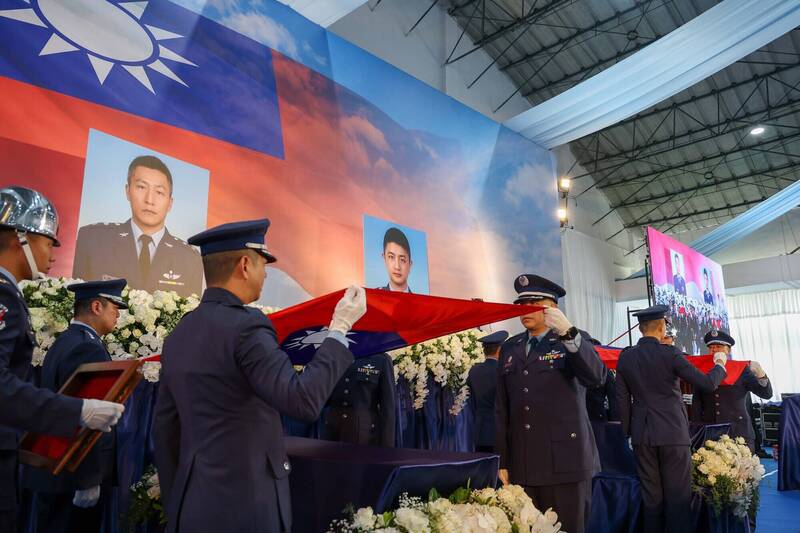 送別T-34殉職飛官賴總統親頒褒揚令