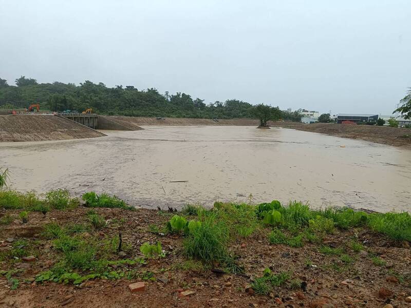 高雄劇烈豪雨直逼強颱滯洪池發揮功效未釀巨災