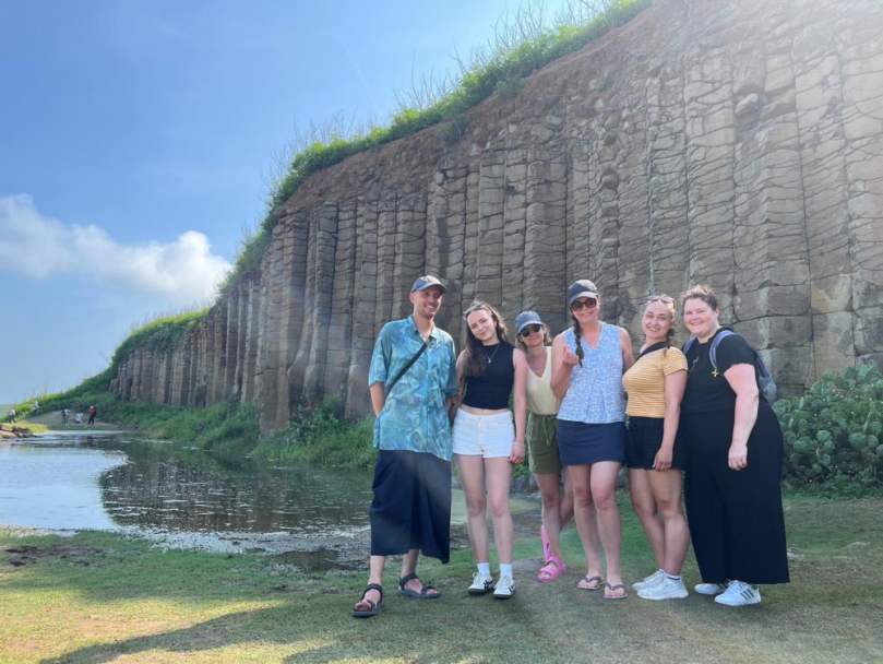觀光署及澎管處邀請德國旅遊業者蒞臨澎湖踩線參訪  深度體驗海灣風光與海洋遊憩魅力    觀光署駐法蘭克福辦事處也表示，澎湖兼具自然景觀、人文歷史及海洋遊憩等多元觀光資源，與德國旅客喜愛的旅遊型態具有高度契合性。期盼透過此次踩線參訪活動，讓德國旅遊業者深入體驗澎湖特色景觀與旅遊資源，未來進一步規劃符合歐洲市場需求的旅遊產品，共同推廣澎湖優質旅遊品牌，持續提升澎湖於德國及歐洲市場的能見度，吸引更多國際旅客造訪澎湖。