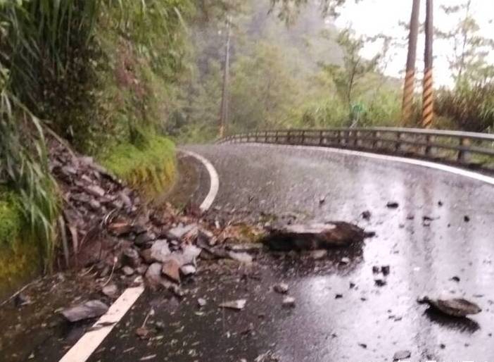 南橫公路落石不斷梅山至向陽緊急封閉