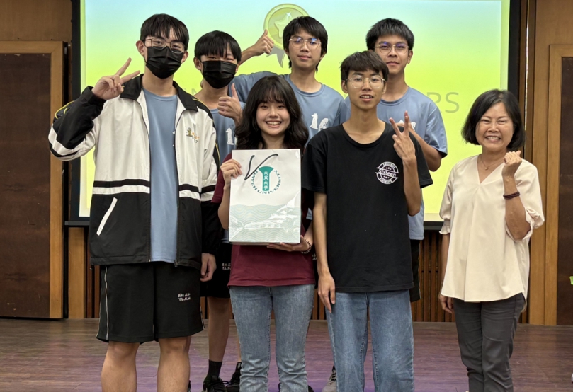 日本北海道大學國際研討會，大葉英語系主任曹秀蓉（前排右1）發表論文。（照片大葉提供）