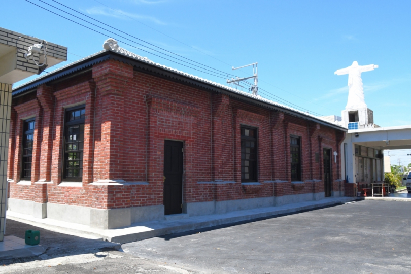 埔心鄉「羅厝天主堂」文物館，獲選2026年「建築園冶獎」。（照片縣府提供）