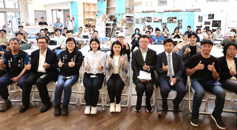 雲林地方創生AI小幫手工作坊登場 在地團隊逾50人參與實作課程 副縣長陳璧君、立委張嘉郡等人到場力挺！　