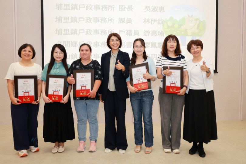 全國戶政日表揚績優人員 許縣長感謝同仁與志工打造便民服務