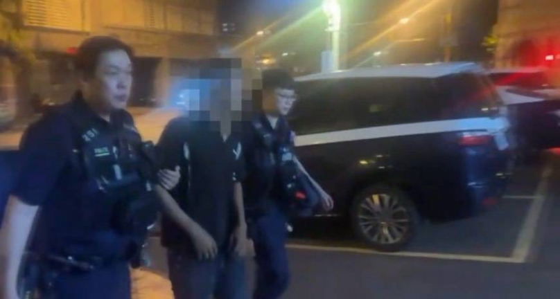 民進黨部遭黑衣騎士丟擲雞蛋|花警迅速偵破