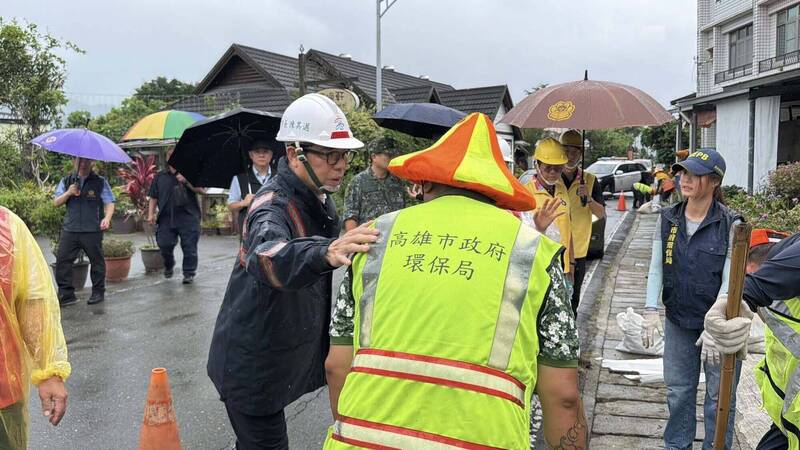 高雄應變中心「一級開設」陳其邁赴原鄉視察