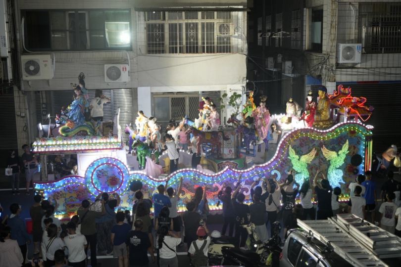 海內外頂尖藝陣齊聚南投！2026南投帝君文化節圓滿落幕 上千民眾爭睹「金銀巨龍」盛況