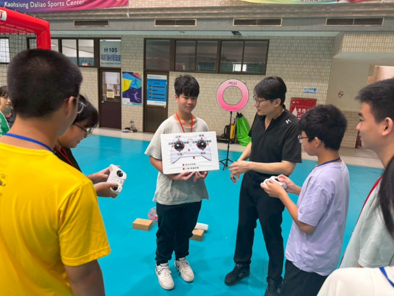 輔英科大夏令營結合無人機足球與淨零教育