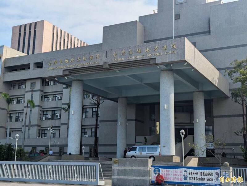 高雄男情緒失控酒毒駕連撞民宅持刀搶超商還縱火遭訴