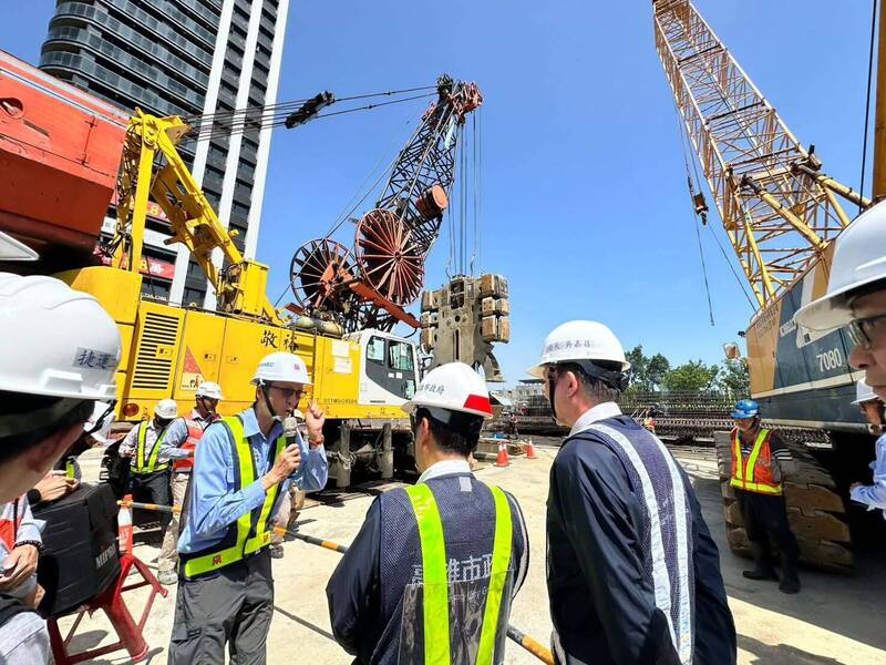 高雄市公共債務5年減244億但自償性債務5年反增426億