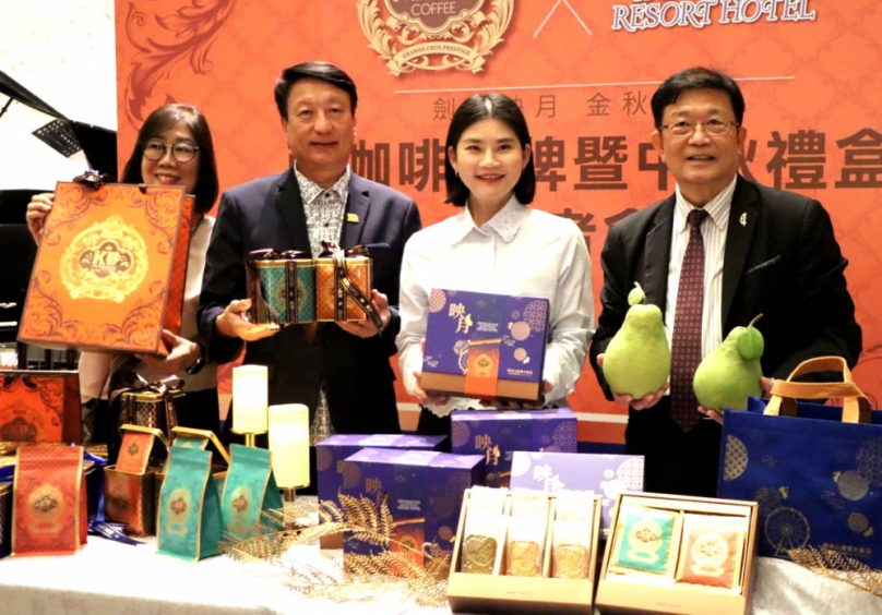 「中秋節不賣月餅了!」 雲林劍湖山世界今年改推酷咖啡+「酷奇家族」萌趣壓紋手工餅乾中秋禮盒 翻轉秋節送禮創新樣貌!