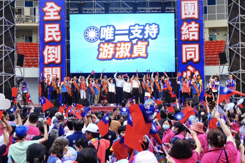 國民黨花蓮萬人團結大會|蔣萬安授旗力挺「唯一正藍」游淑貞 ,五合一全壘打!