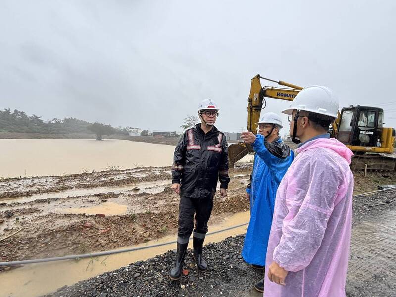高雄仁武山坡黃泥灌民宅陳其邁勘災研議山邊截流