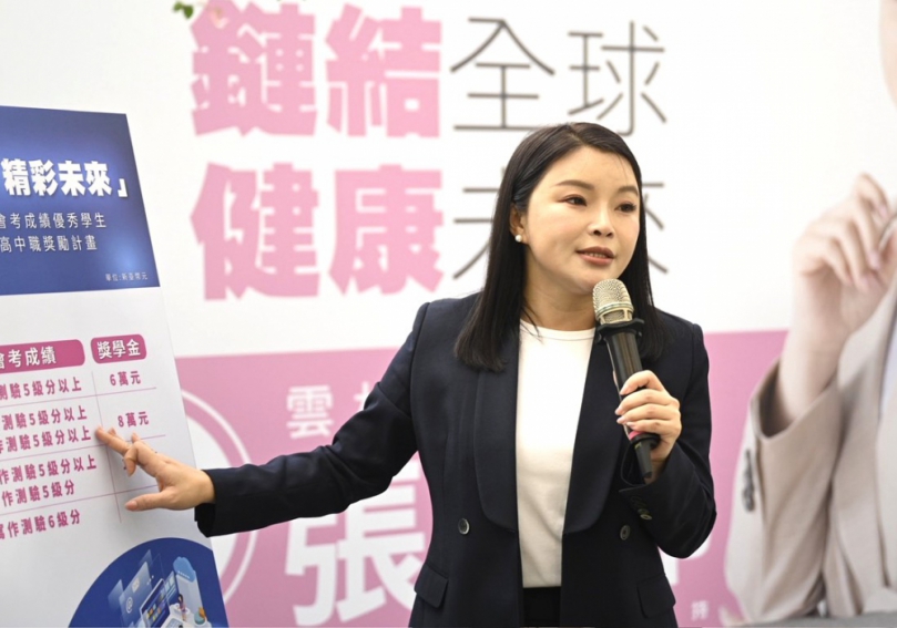 中秋節做公益 雲林立委張嘉郡拋磚引玉 捐月薪採購弱勢團體禮盒 讓愛心持續傳遞 社會充滿更多分享與關懷!