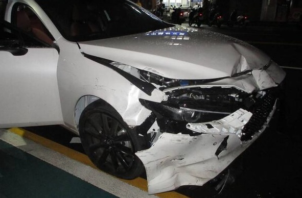 男疑吸毒駕車連撞四機車 警方唾液毒品初篩呈陽性