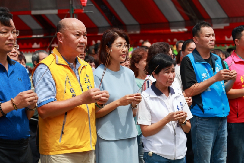 南投市三玄宮中元普度 許縣長參香祈求平安(圖1縣府提供)