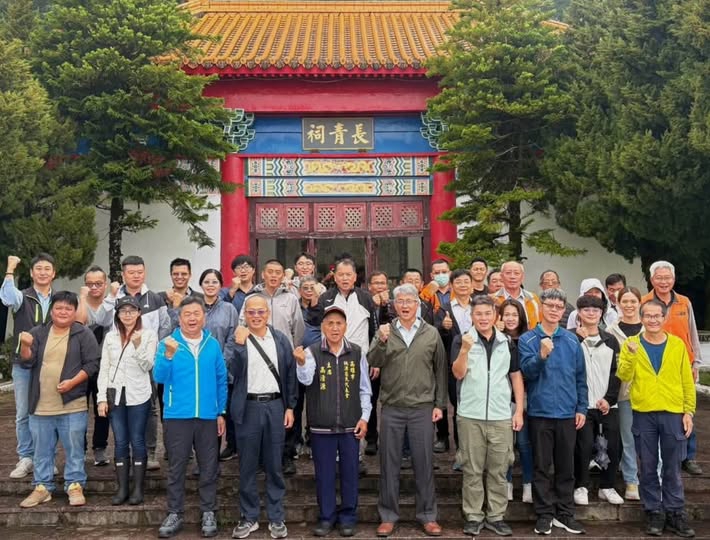 公路局南區養護工程分局團隊及中央、地方機關代表敬拜南橫公路開路殉職工程英雄