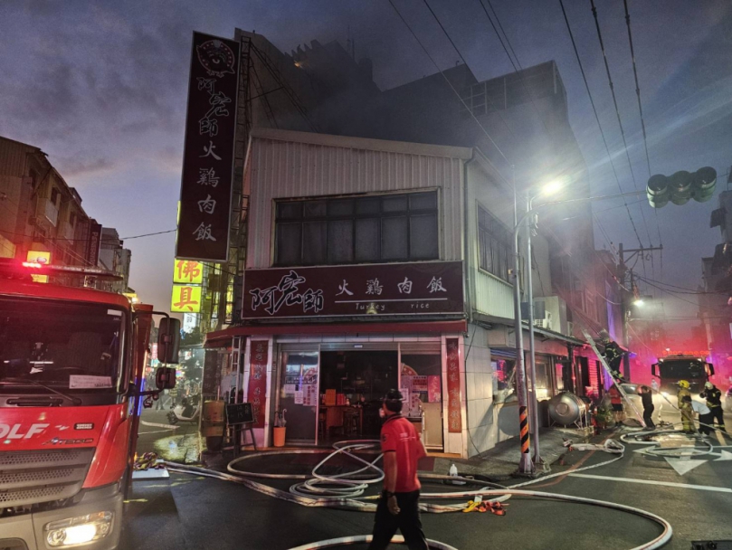 阿宏師火雞肉飯光華店傍晚傳火警  業者自行報案並疏散用餐客人  無人受傷